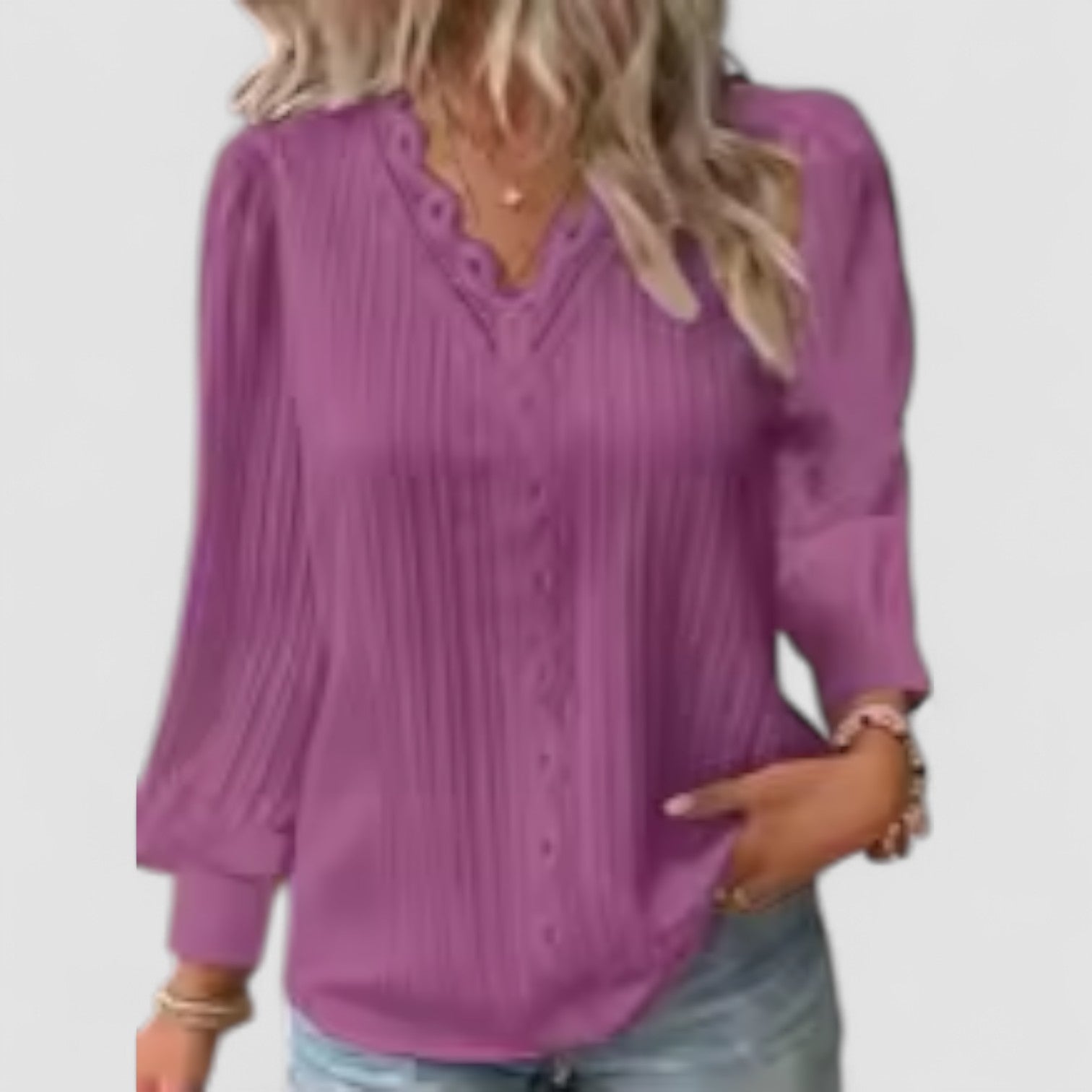 Sofie | Selvie – Bluse med spidskant og folder